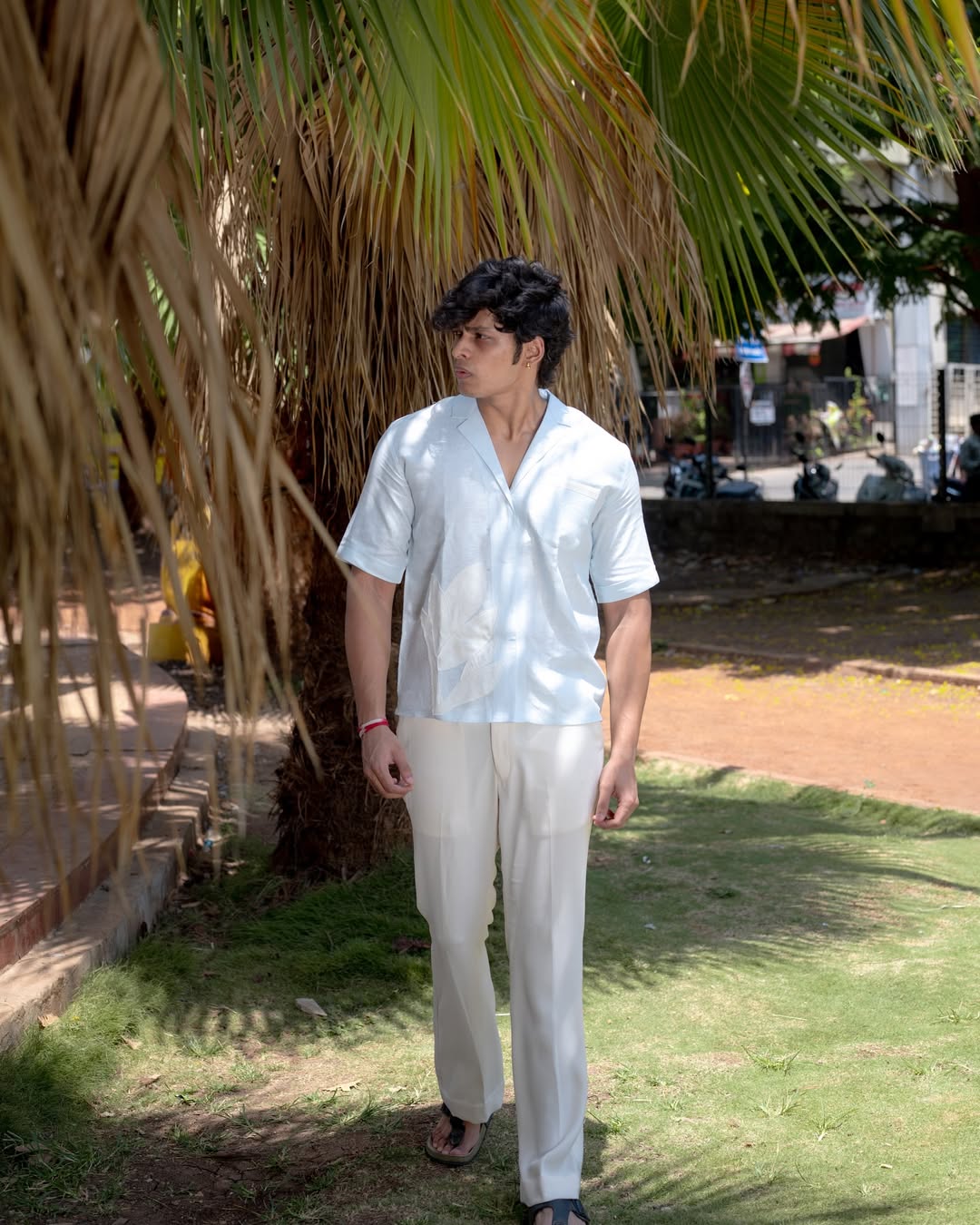 Meet Neel Kamal - Back View Thumbnail